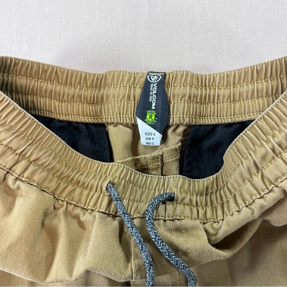 Volcom Men’s Surf Skate Shorts Small Khaki Elastic Waist Drawstring Casual - Picture 2 of 12